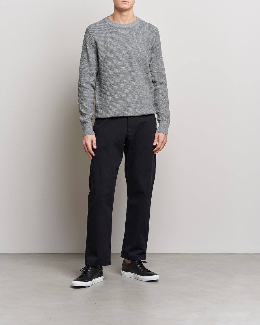 Men | Sweaters & Knitwear | J.Lindeberg | Arthur Structure Organic Cotton Crew Neck Light Grey