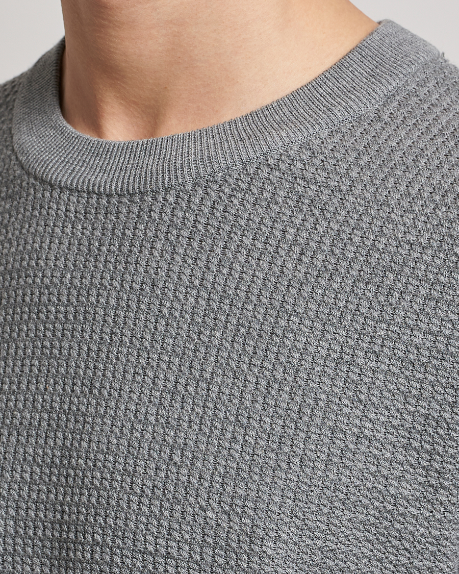 Men | Sweaters & Knitwear | J.Lindeberg | Arthur Structure Organic Cotton Crew Neck Light Grey