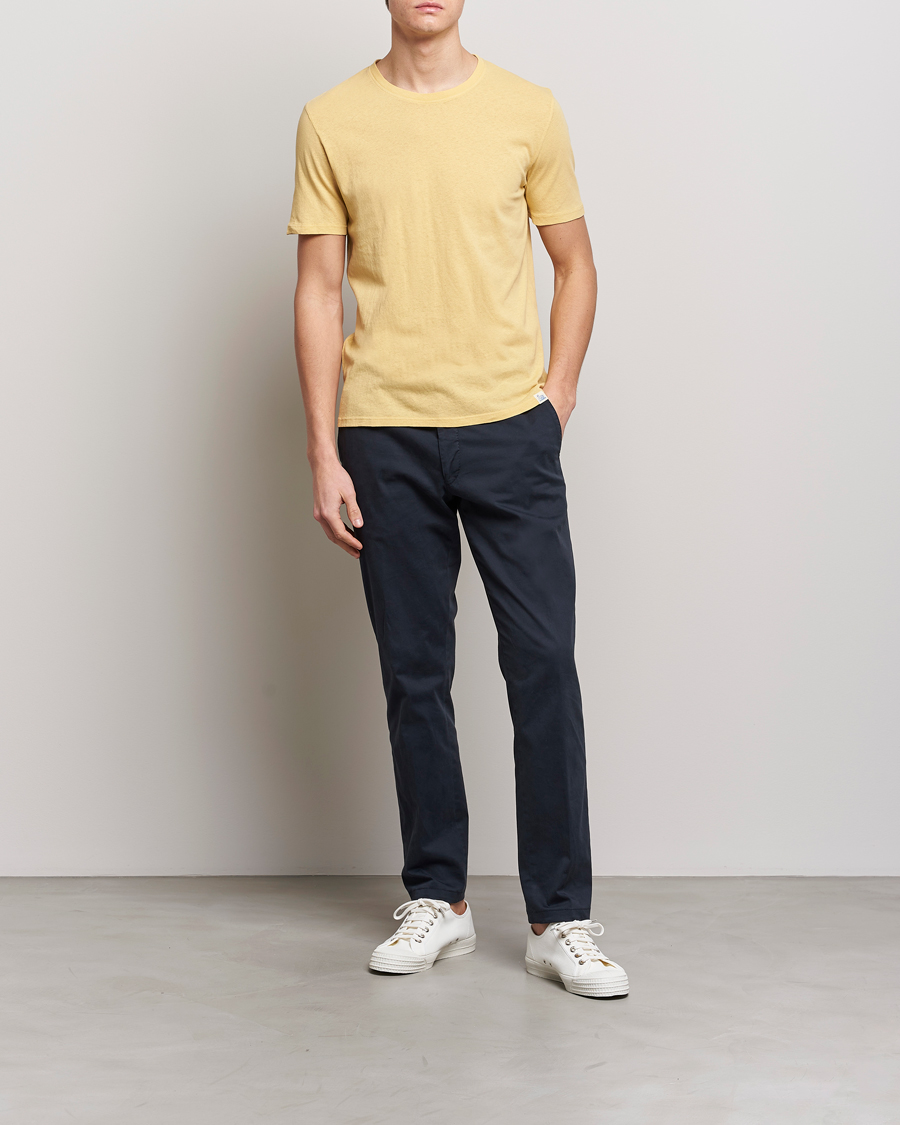 Men | T-Shirts | Merz b. Schwanen | Organic Cotton Washed Crew Neck T-Shirt Yellow