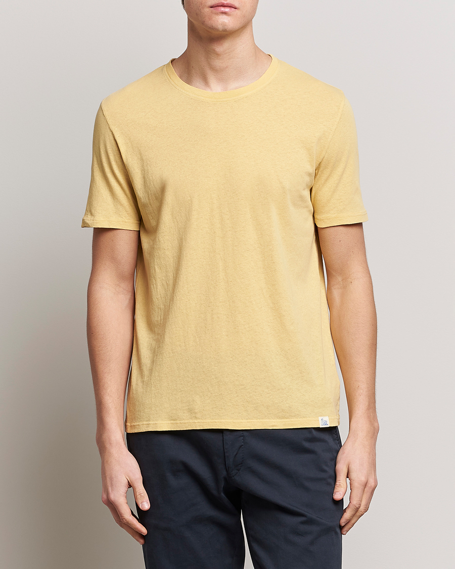 Men | T-Shirts | Merz b. Schwanen | Organic Cotton Washed Crew Neck T-Shirt Yellow
