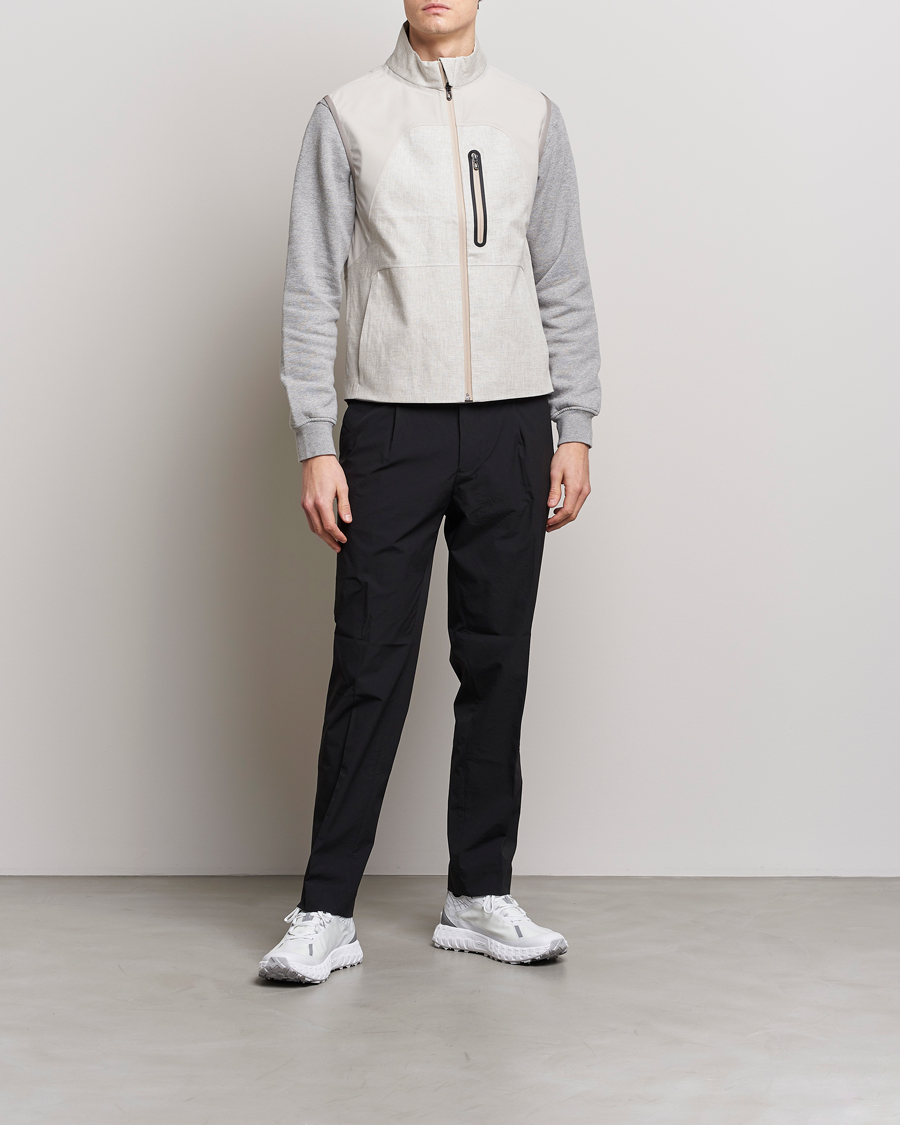 Men | Gilets | SEASE | V-8 Linen Gilet Light Beige