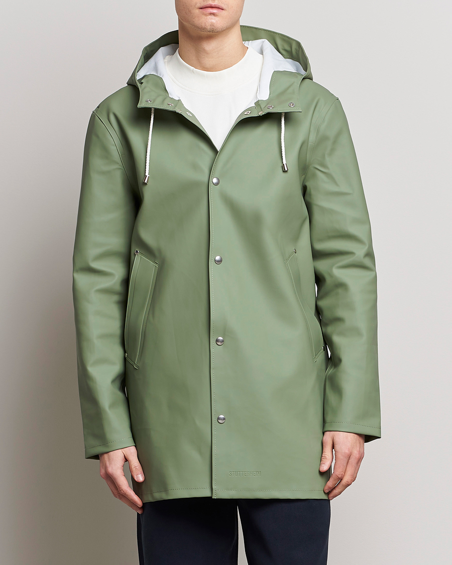 Men | Face the Rain in Style | Stutterheim | Stockholm Raincoat Alfa Green