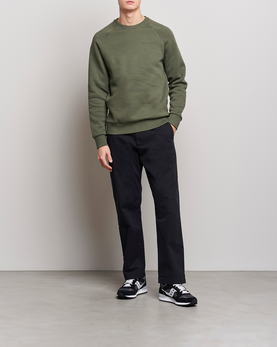 Men | Sweaters & Knitwear | Peak Performance | Original Small Logo Crew Neck Sweatshirt Pine Needle