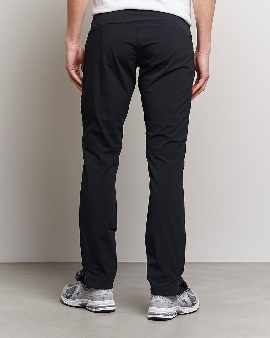 Men | Trousers | Peak Performance | Tech Light Woven Scale Pants Black