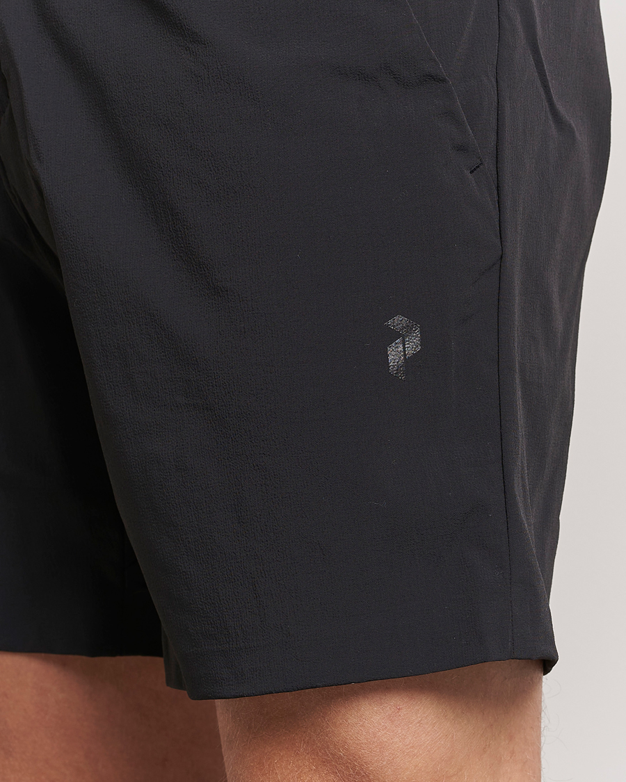 Men | Shorts | Peak Performance | Vislight Light Shorts Off Black