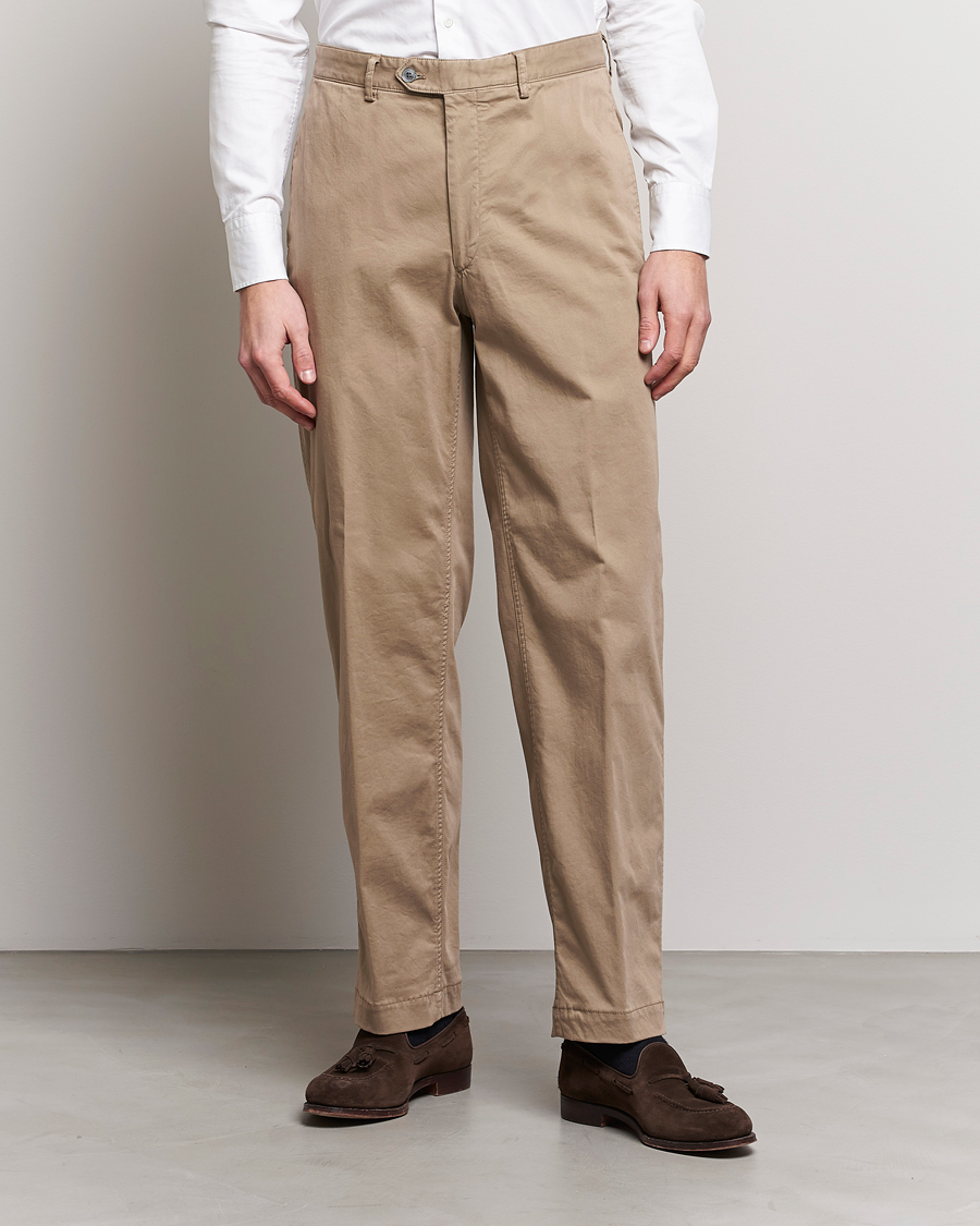 Men |  | Oscar Jacobson | Tanker Pleat Cotton Trousers Beige
