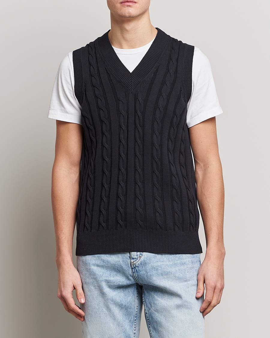 Men | Pullovers | Oscar Jacobson | Lucas Cable Knitted Vest Navy