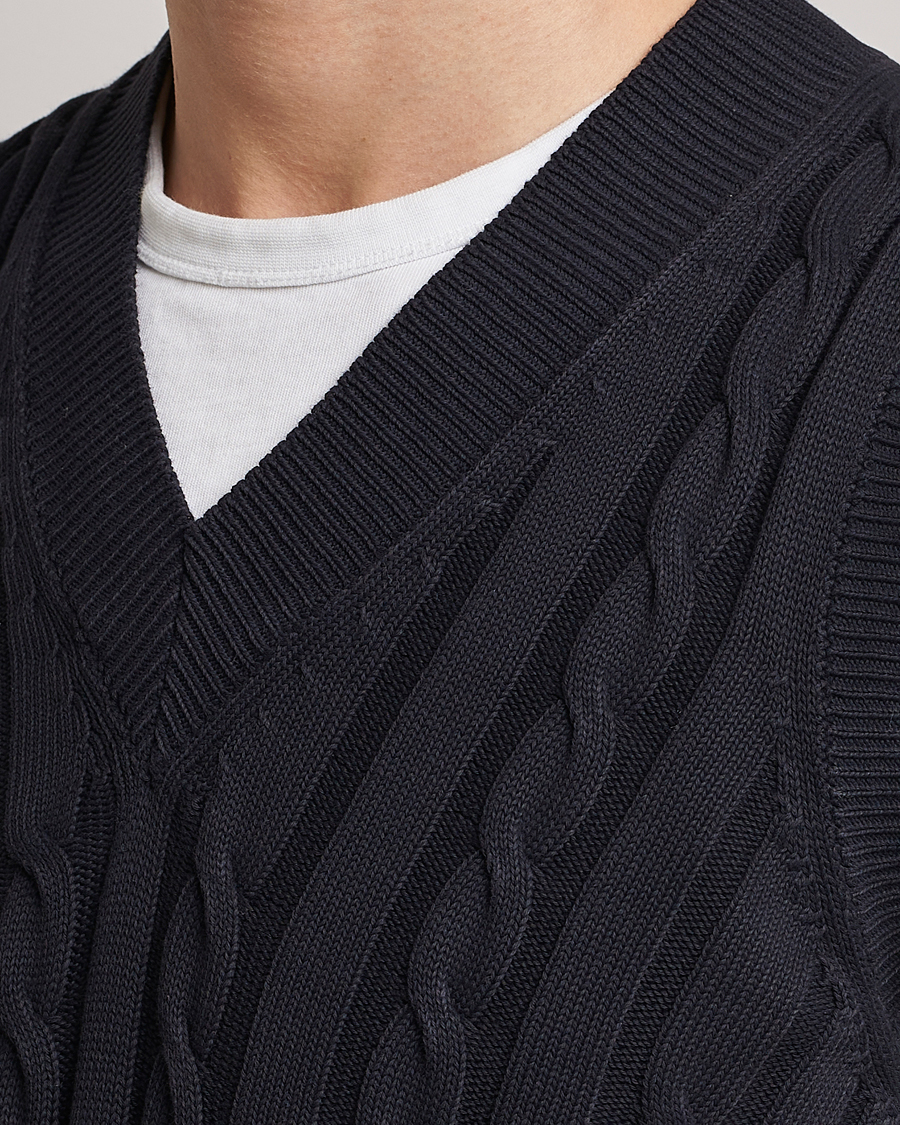 Men | Sweaters & Knitwear | Oscar Jacobson | Lucas Cable Knitted Vest Navy
