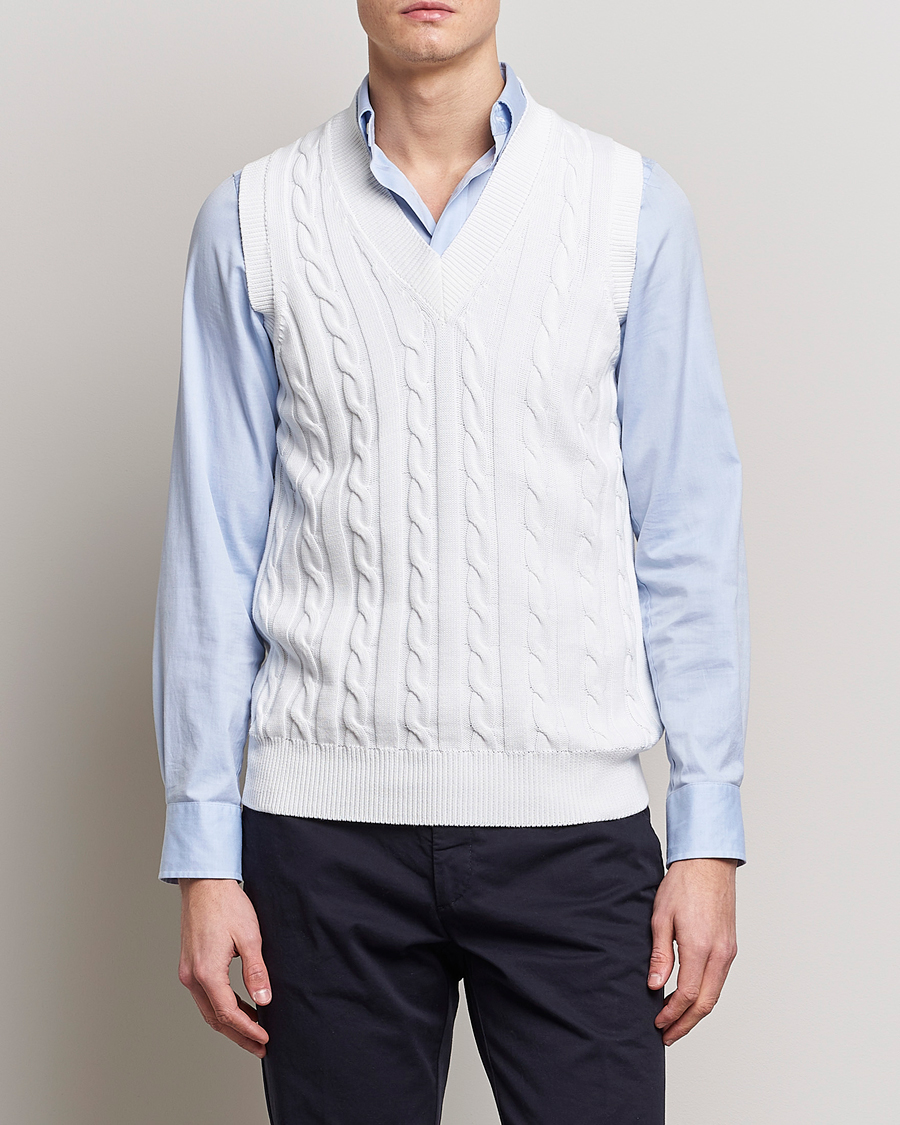 Men | Sweaters & Knitwear | Oscar Jacobson | Lucas Cable Knitted Vest White