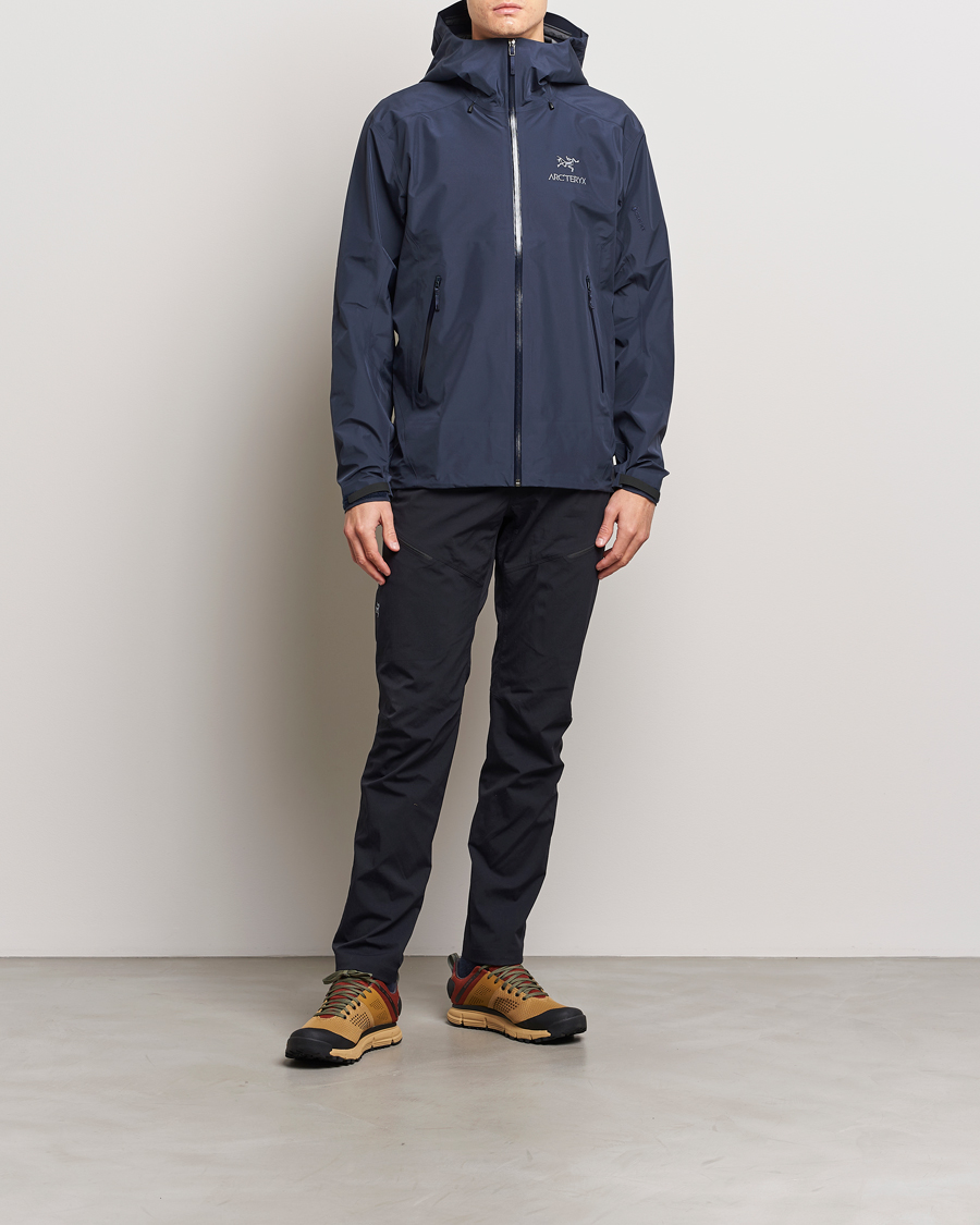 Men | Coats & Jackets | Arc'teryx | Beta LT Jacket Black Sapphire