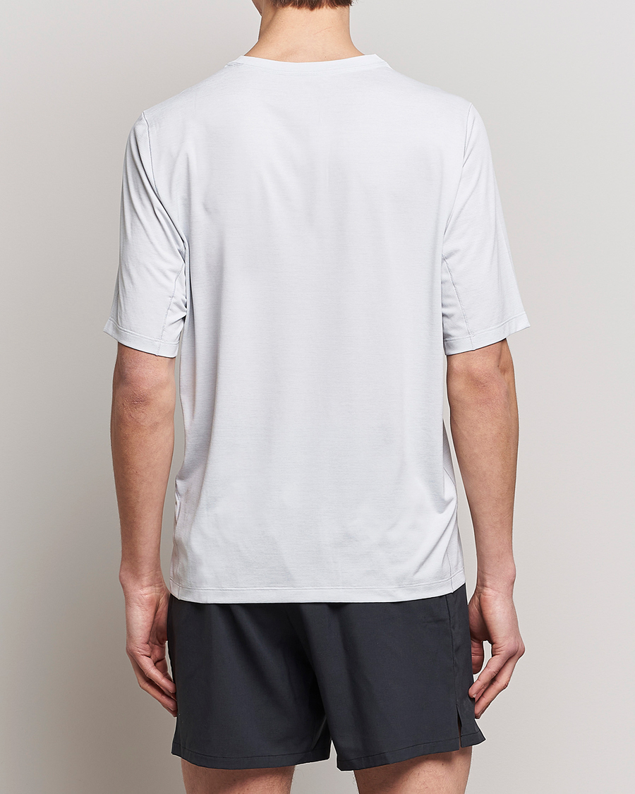 Men | T-Shirts | Arc'teryx | Cormac Bird Logo Crew Neck T-Shirt Atmos Heather