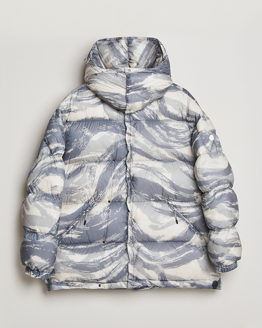 Men | Coats & Jackets | Moncler Genius | 4 Moncler Hyke Galenstock Print Down Jacket Camo