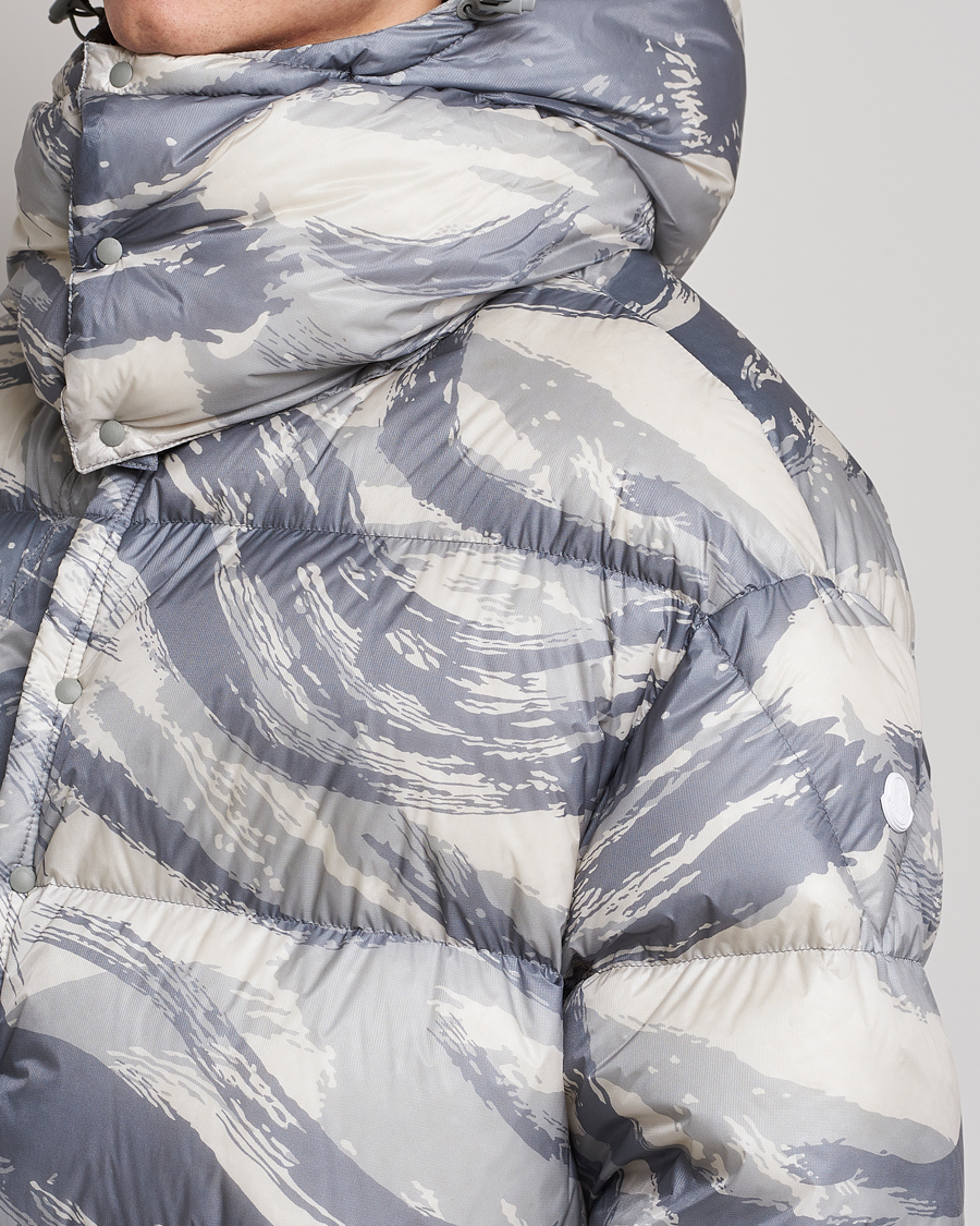 Men | Coats & Jackets | Moncler Genius | 4 Moncler Hyke Galenstock Print Down Jacket Camo