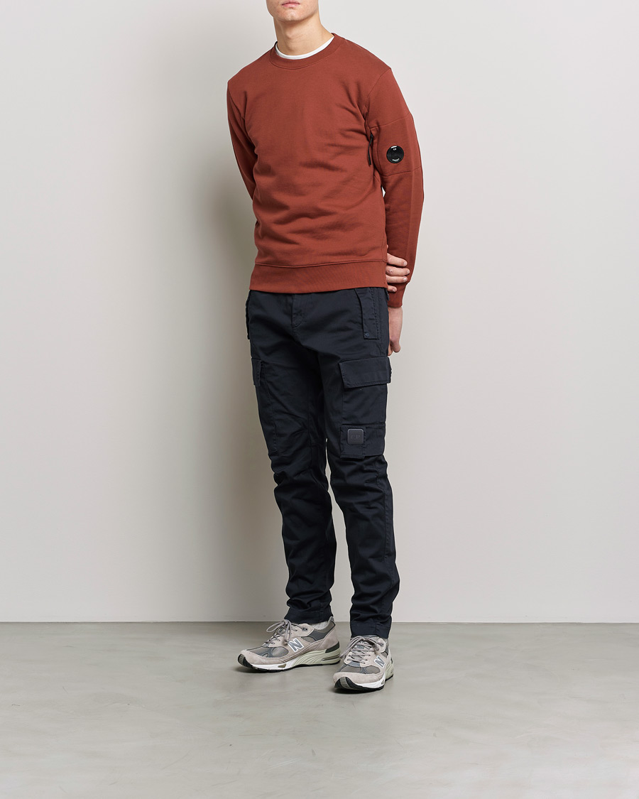 Men | Sweaters & Knitwear | C.P. Company | Diagonal Raised Fleece Lens Sweatshirt Rust