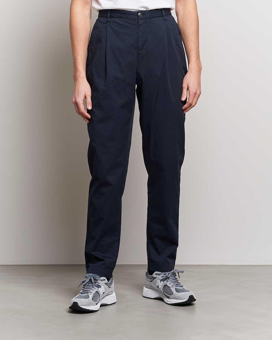 Men | Trousers | Sunspel | Pleated Stretch Cotton Twill Chino Navy