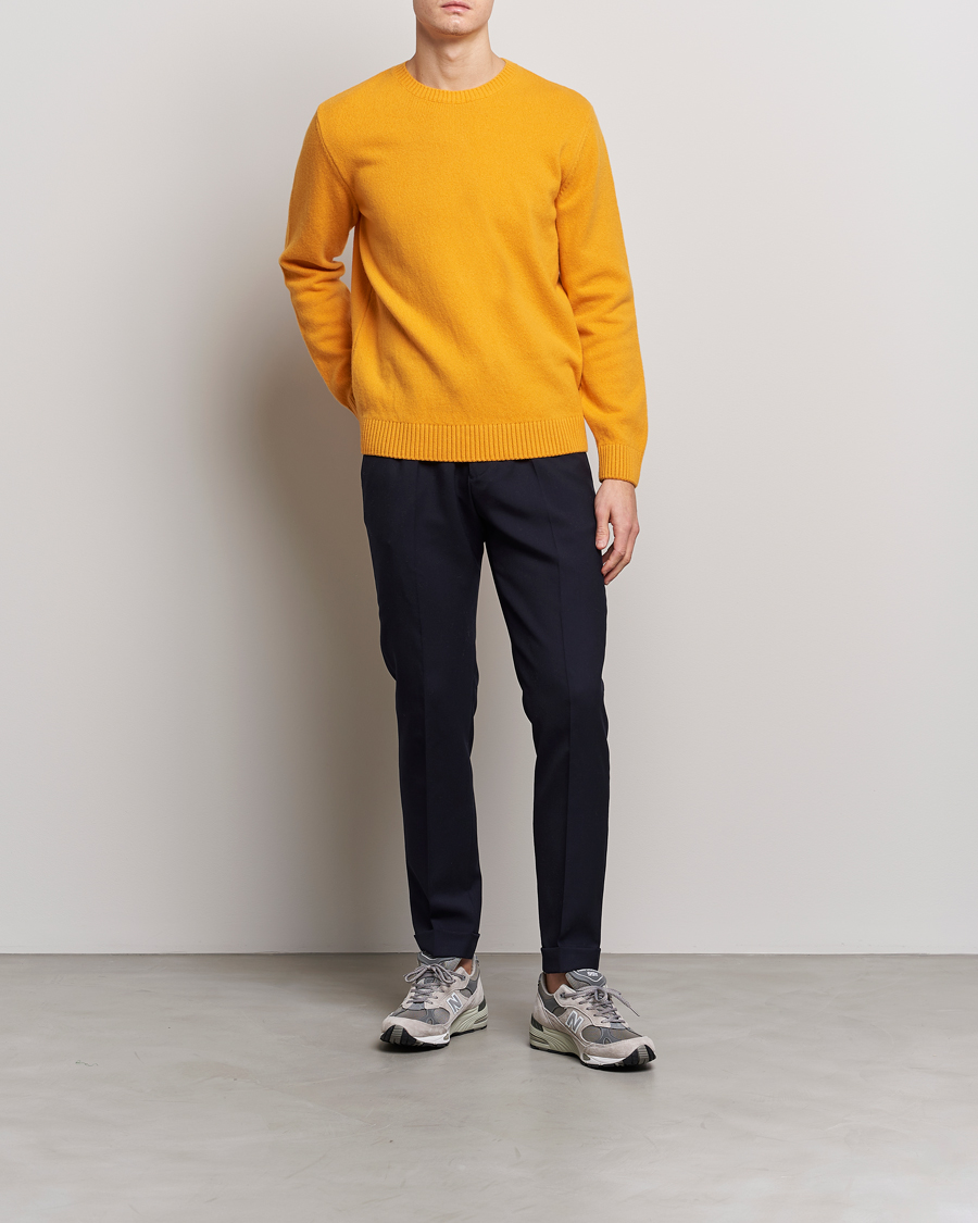 Men | Sweaters & Knitwear | Colorful Standard | Classic Merino Wool Crew Neck Burned Yellow