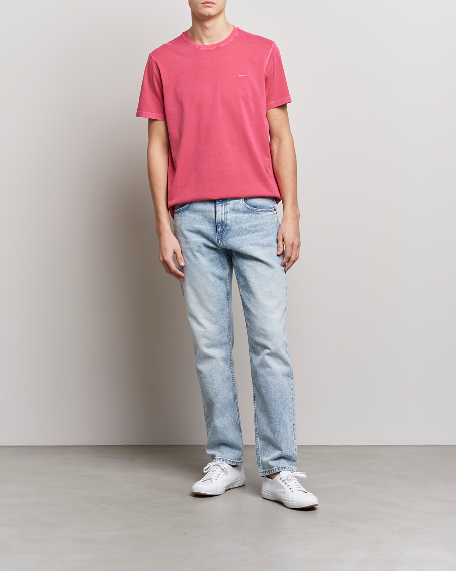Men | T-Shirts | GANT | Sunbleached T-Shirt Magenta Pink