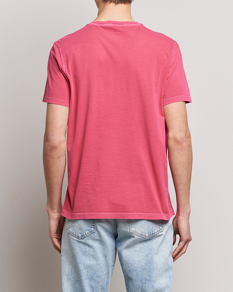 Men | T-Shirts | GANT | Sunbleached T-Shirt Magenta Pink