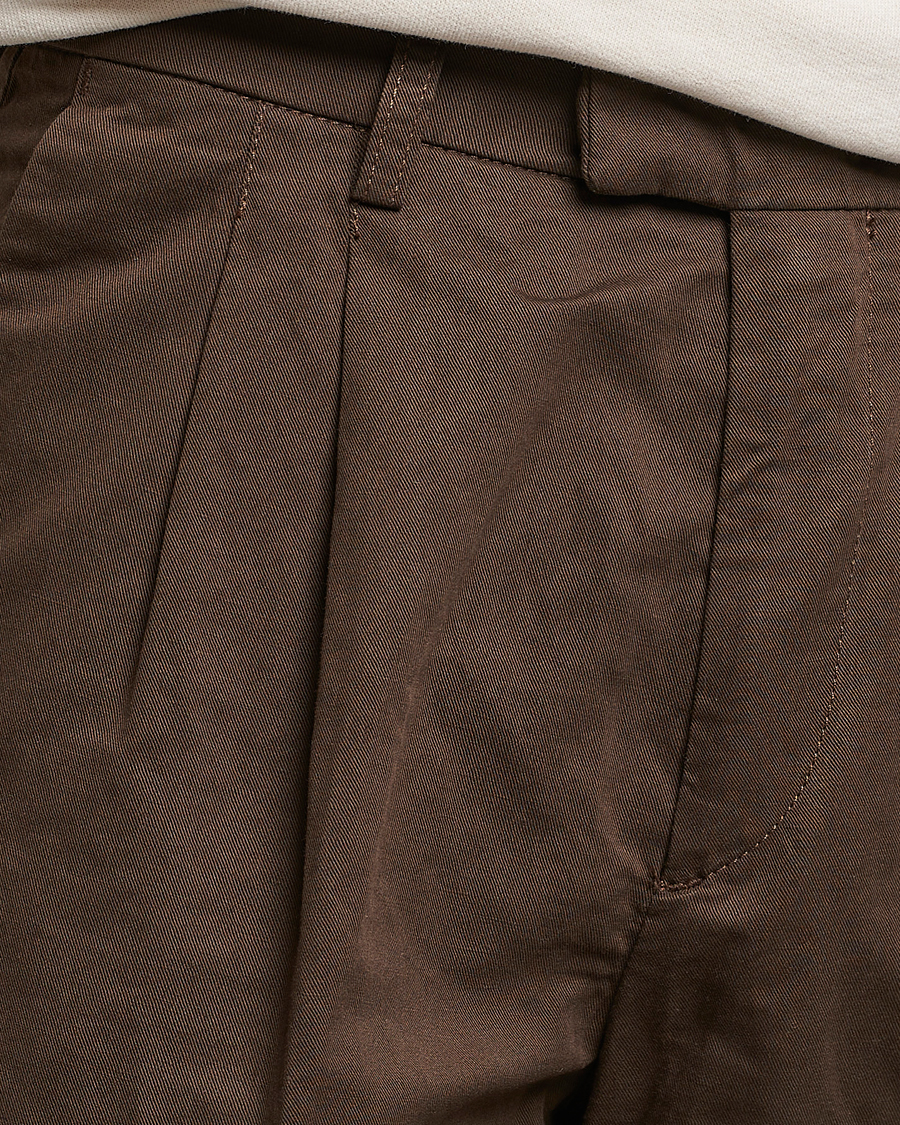 NN07 Fritz Pleated Trousers Brown at CareOfCarl.com