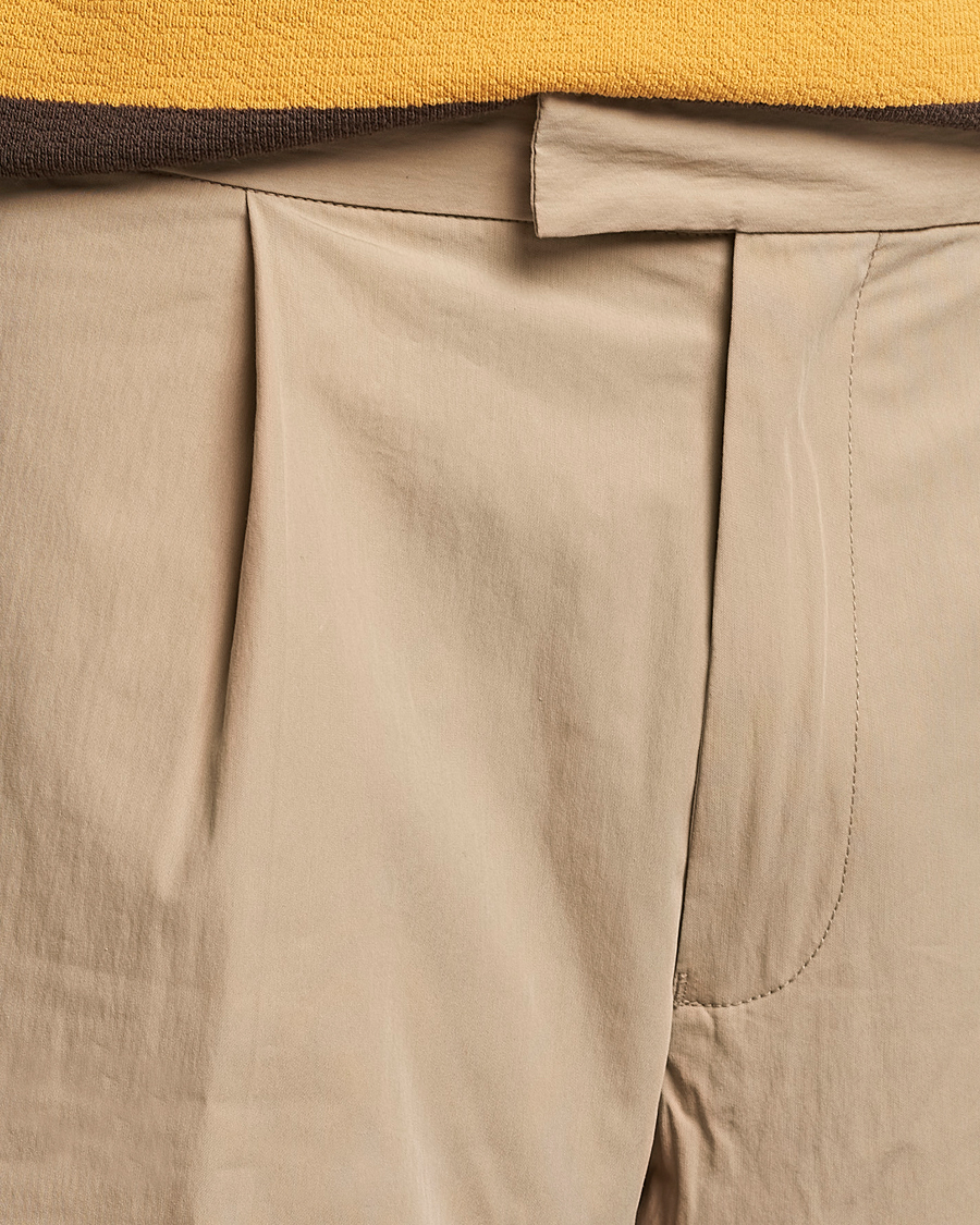 Men | Trousers | BEAMS PLUS | Comfort Cloth Travel Trousers Beige