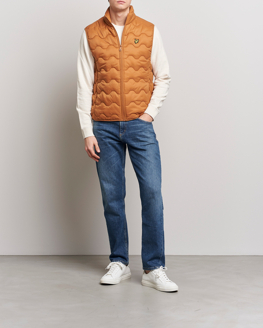 Men | Gilets | Lyle & Scott | Crest Quilted Gilet Vest Salt Burne
