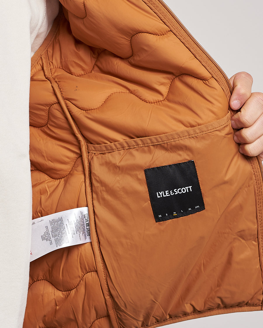 Men | Gilets | Lyle & Scott | Crest Quilted Gilet Vest Salt Burne