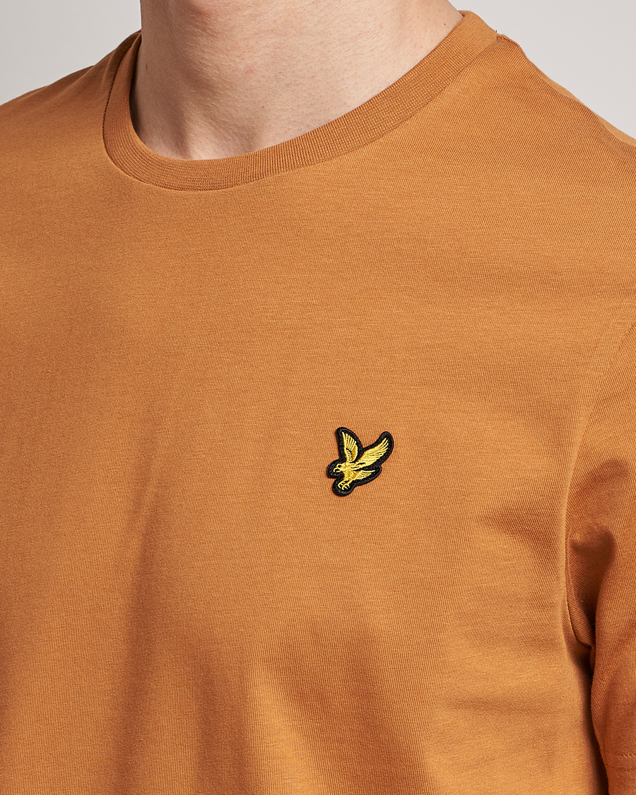 Men | T-Shirts | Lyle & Scott | Crew Neck Organic Cotton Tee Salt Burne