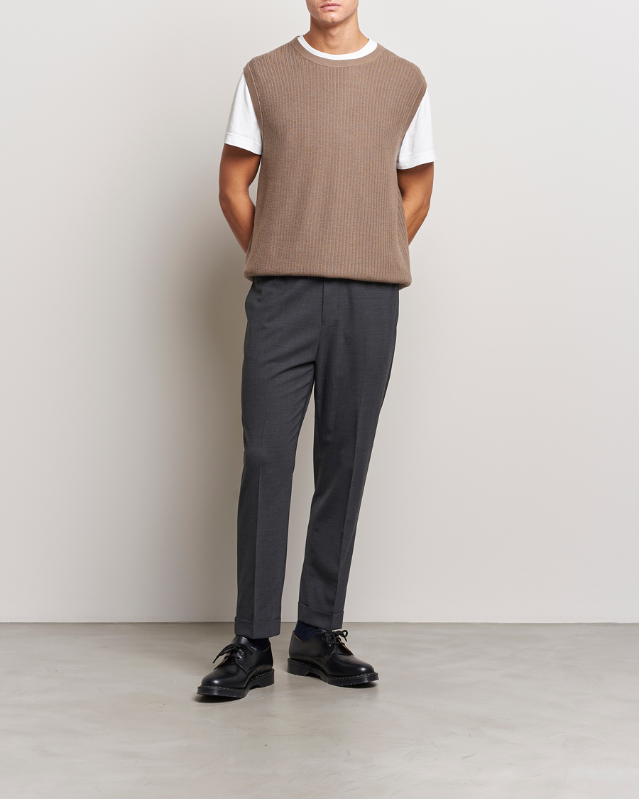 Men | Sweaters & Knitwear | Tiger of Sweden | Vessler Merino Vest Olive Grey