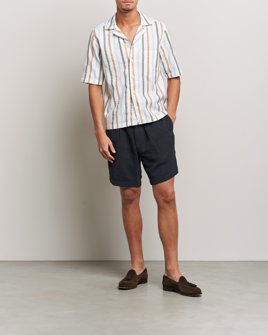 Men | Shorts | Oscar Jacobson | Tanker Pleated Crepe Cotton Shorts Navy