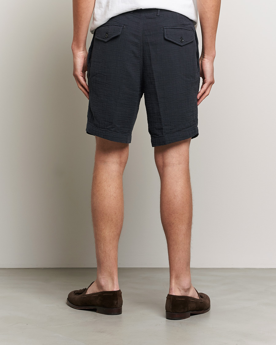 Men | Shorts | Oscar Jacobson | Tanker Pleated Crepe Cotton Shorts Navy