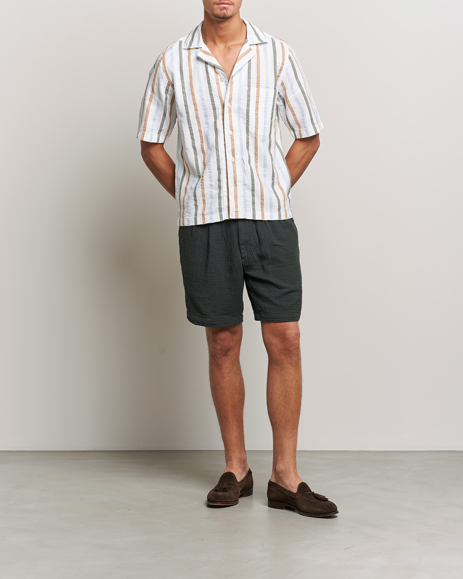 Men | Shorts | Oscar Jacobson | Tanker Pleated Crepe Cotton Shorts Green