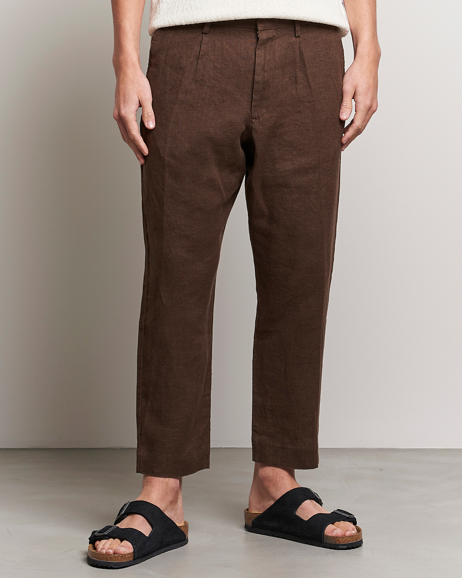 Men | Clothing | NN07 | Bill Pleated Linen Trousers Brown