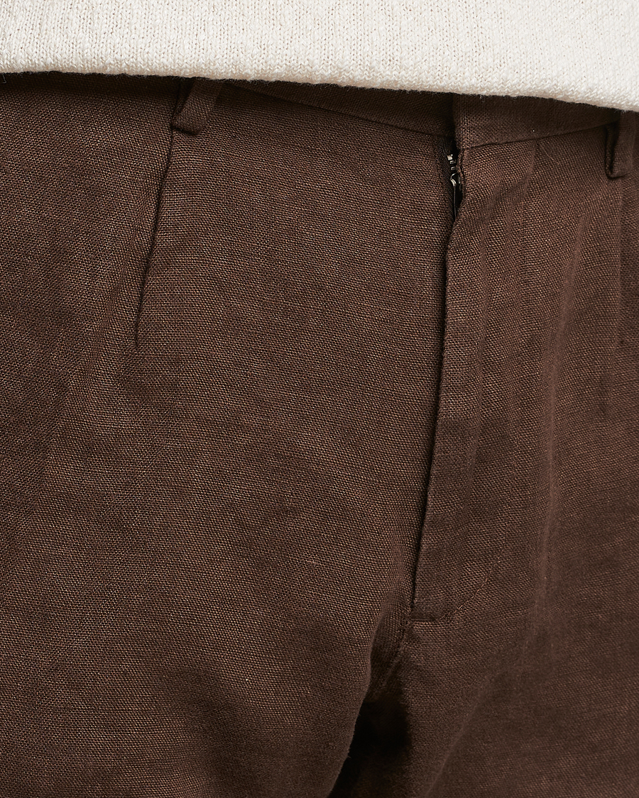Men | Trousers | NN07 | Bill Pleated Linen Trousers Brown