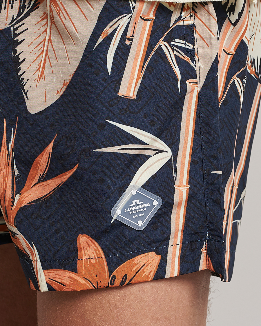 Men | Swimwear | J.Lindeberg | Banks Tropical Swimshorts Navy