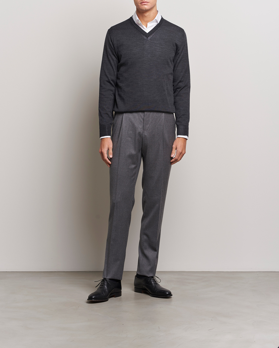 Men | Sweaters & Knitwear | Canali | Merino Wool V-Neck Charcoal