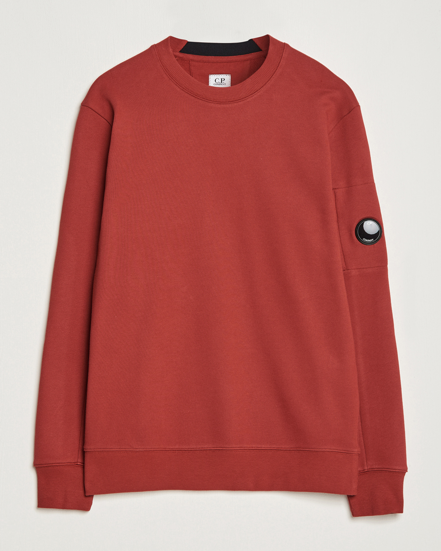 Men | Sweaters & Knitwear | C.P. Company | Diagonal Raised Fleece Lens Sweatshirt Wine