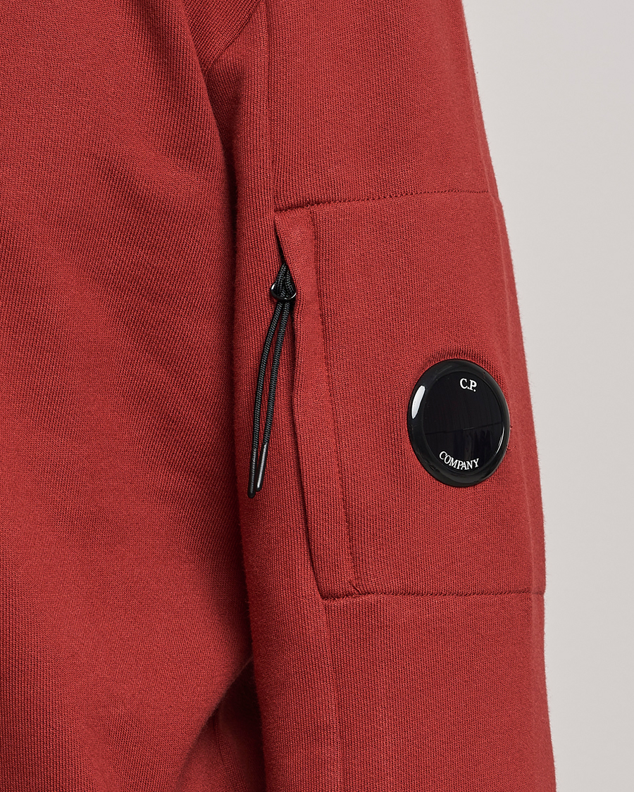 Men | Sweaters & Knitwear | C.P. Company | Diagonal Raised Fleece Lens Sweatshirt Wine