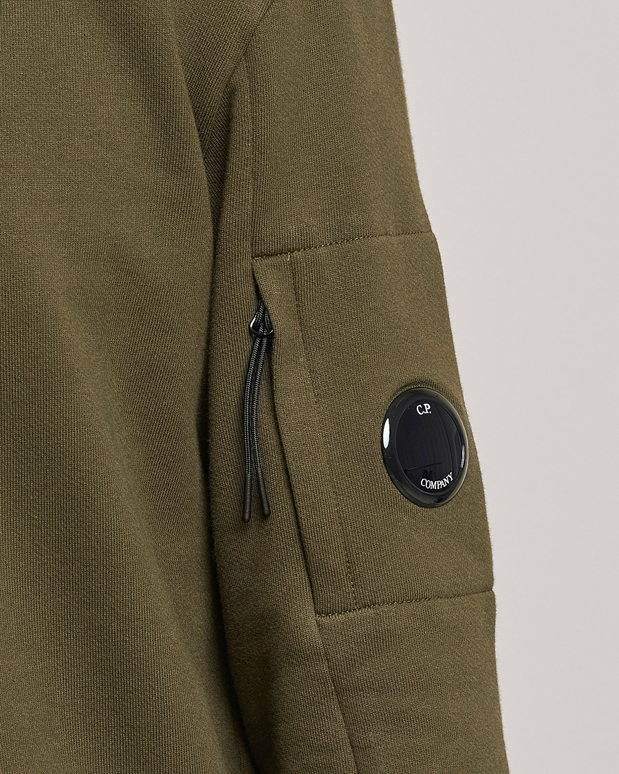 Men | Sweaters & Knitwear | C.P. Company | Diagonal Raised Fleece Lens Sweatshirt Military Green