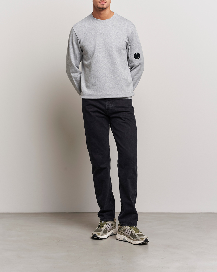Men | Sweaters & Knitwear | C.P. Company | Diagonal Raised Fleece Lens Sweatshirt Grey Melange