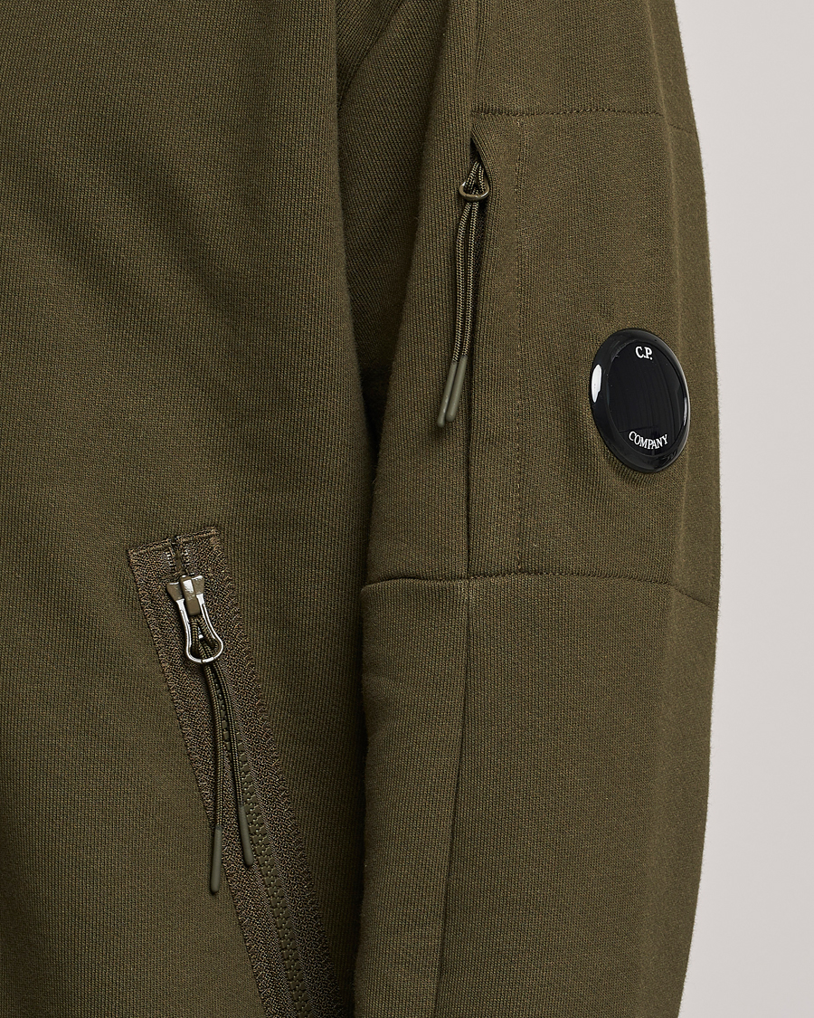 Men | Sweaters & Knitwear | C.P. Company | Diagonal Raised Fleece Half Zip Lens Sweatshirt Green