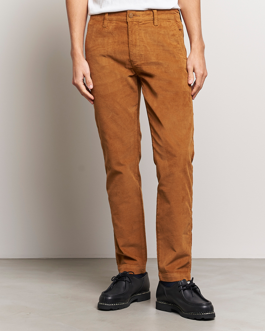 Men | Trousers | Levi's | Garment Dyed Stretch Corduroy Chino Monks Robe