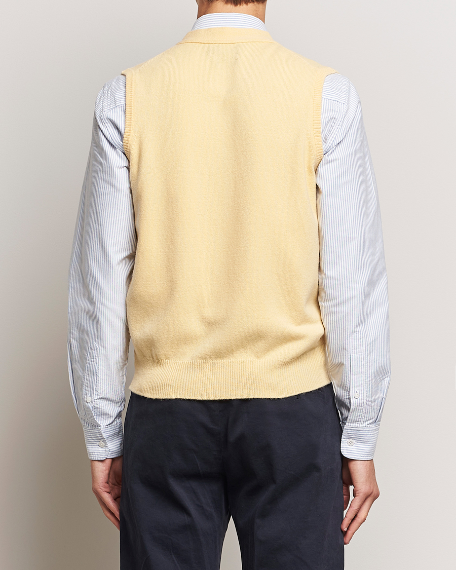 Men | Sweaters & Knitwear | Drake's | Lambswool Vest Cardigan Yellow