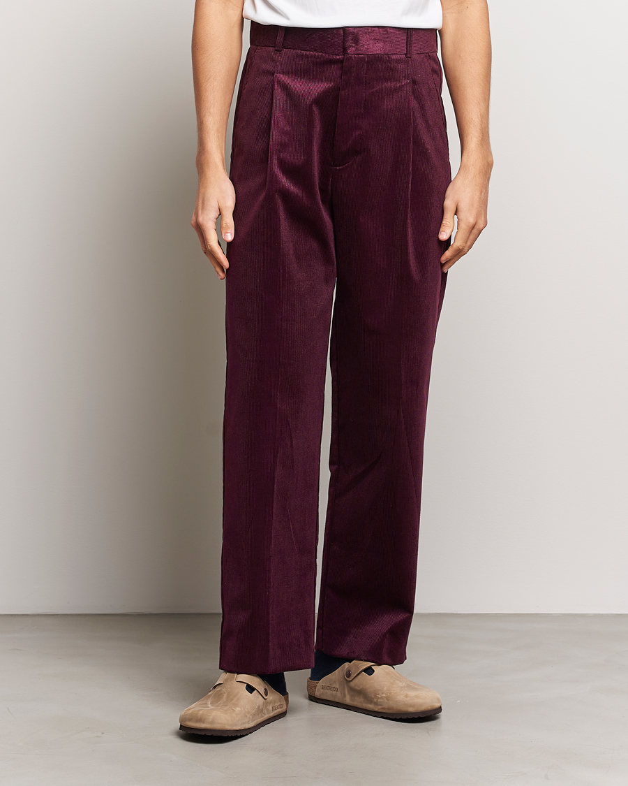 Men | Trousers | Drôle de Monsieur | Pleated Corduroy Trousers Wine