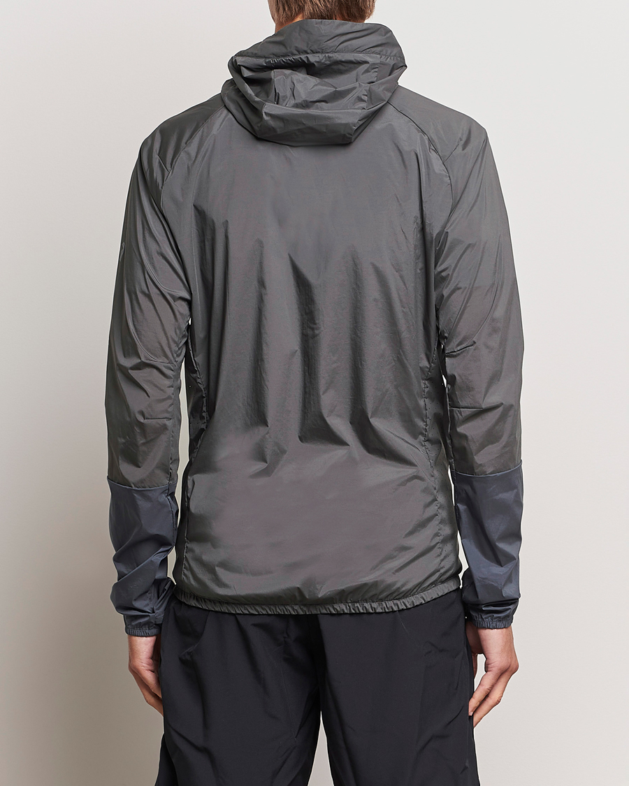 Men | Coats & Jackets | Peak Performance | Vislight Wind Jacket Motion Grey/Omber Blue