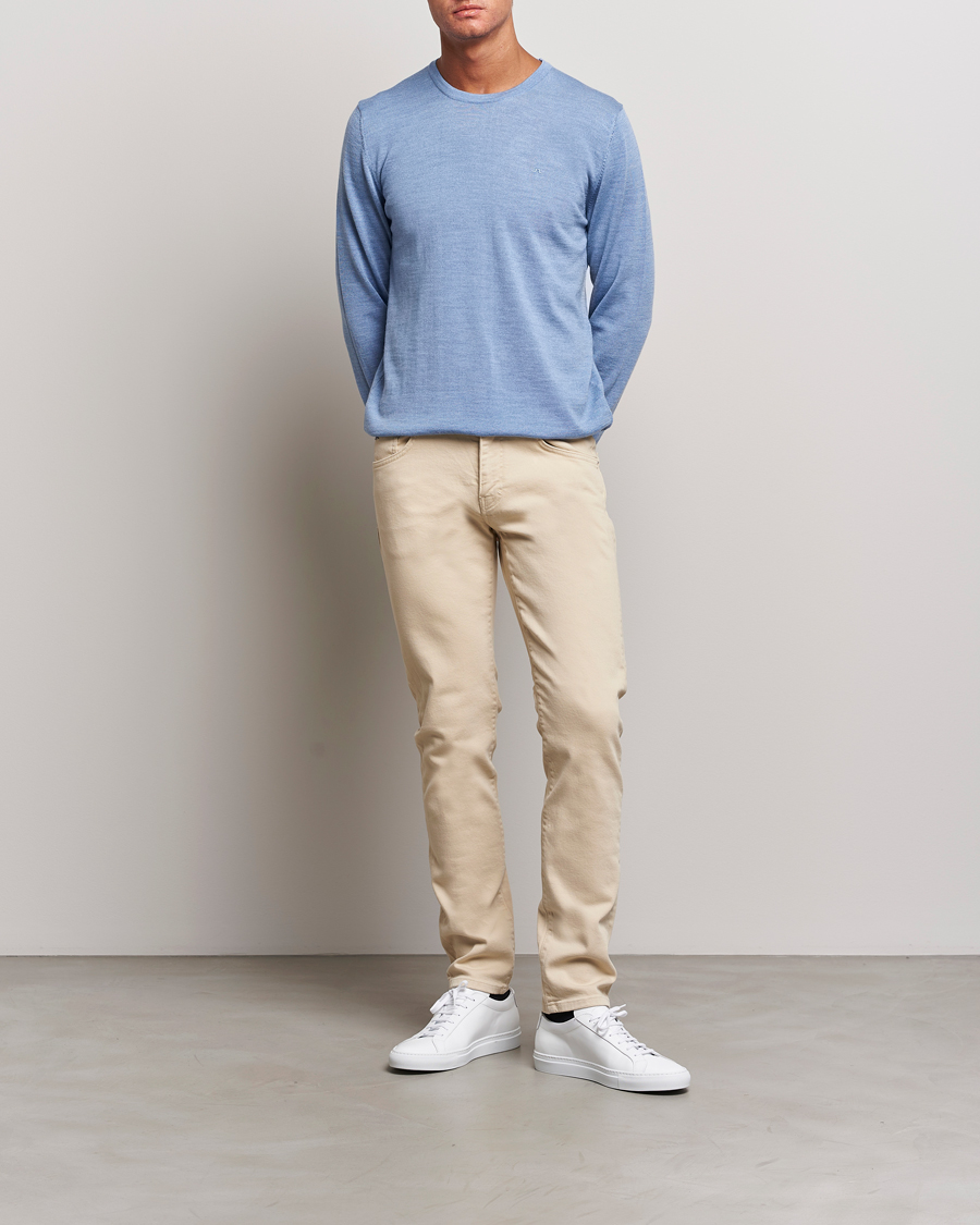 Men | Sweaters & Knitwear | J.Lindeberg | Lyle True Merino Crew Neck Pullover Washed Denim Blue