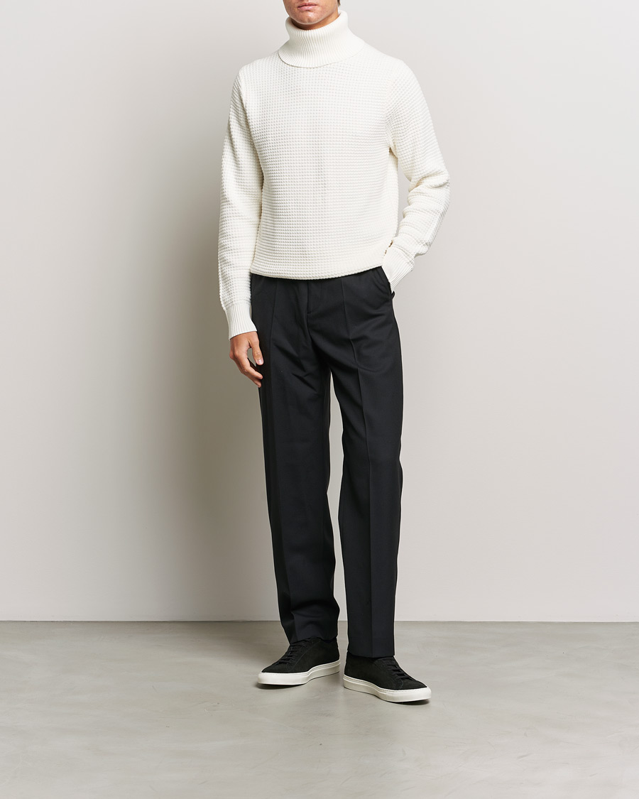 Men | Sweaters & Knitwear | J.Lindeberg | Olivero Cotton Turtle Sweater Cloud White