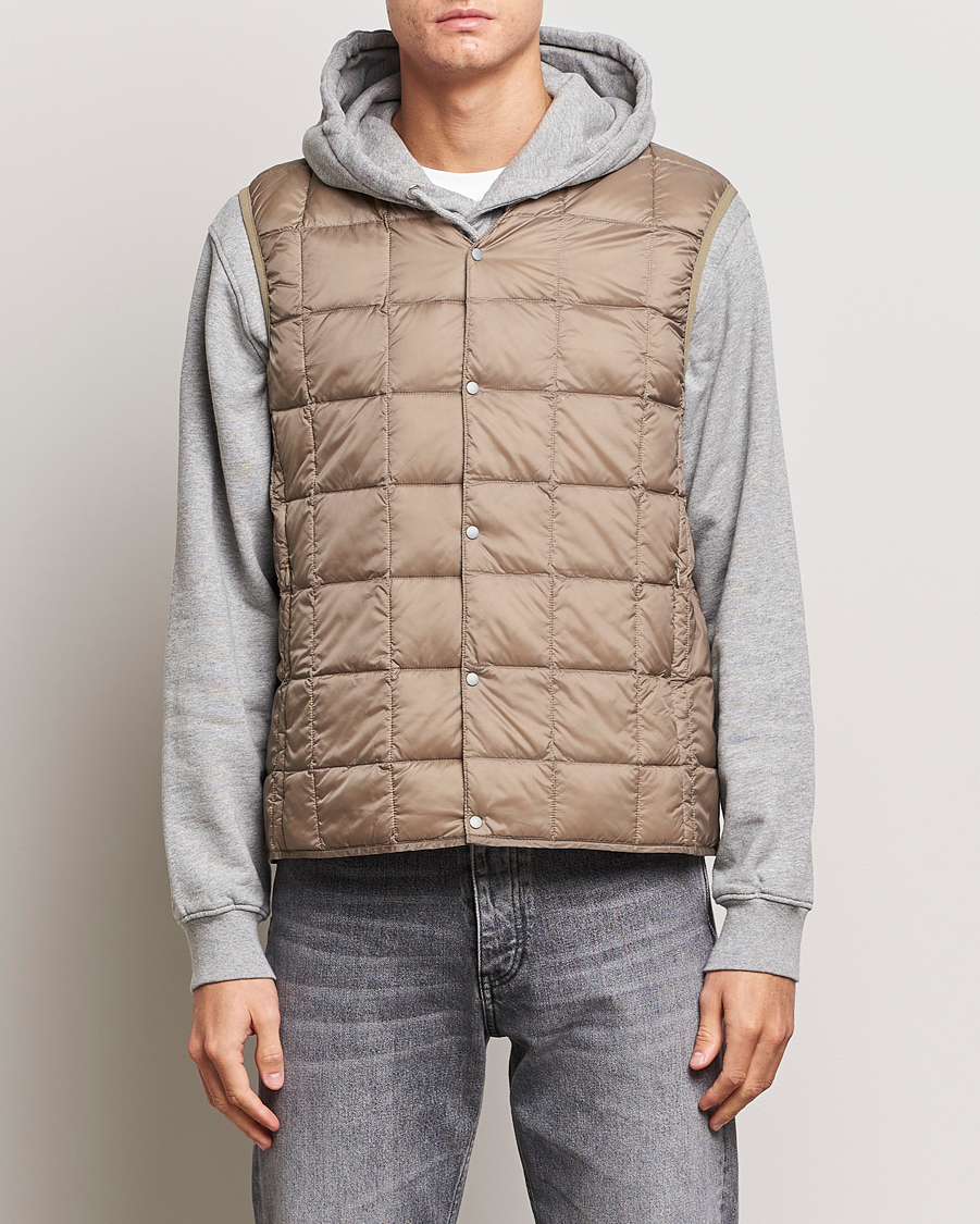 Men | Coats & Jackets | TAION | V-Neck Lightweight Down Vest Khaki