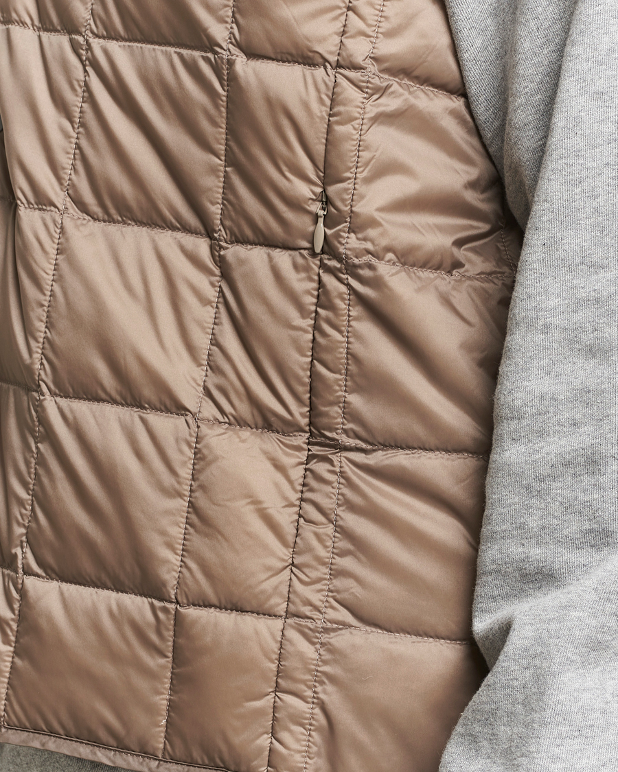 Men | Coats & Jackets | TAION | V-Neck Lightweight Down Vest Khaki