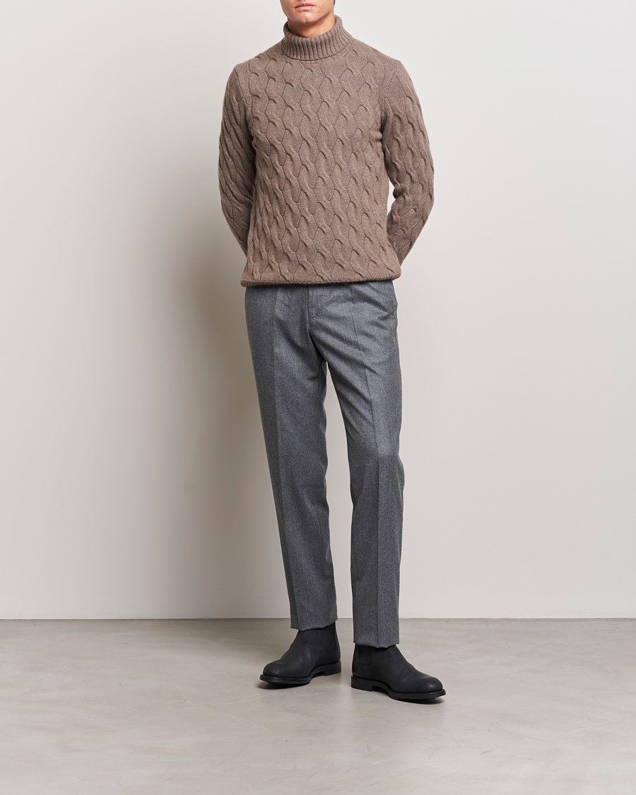 Men | Sweaters & Knitwear | Oscar Jacobson | Seth Heavy Knitted Wool/Cashmere Cable Rollneck Brown
