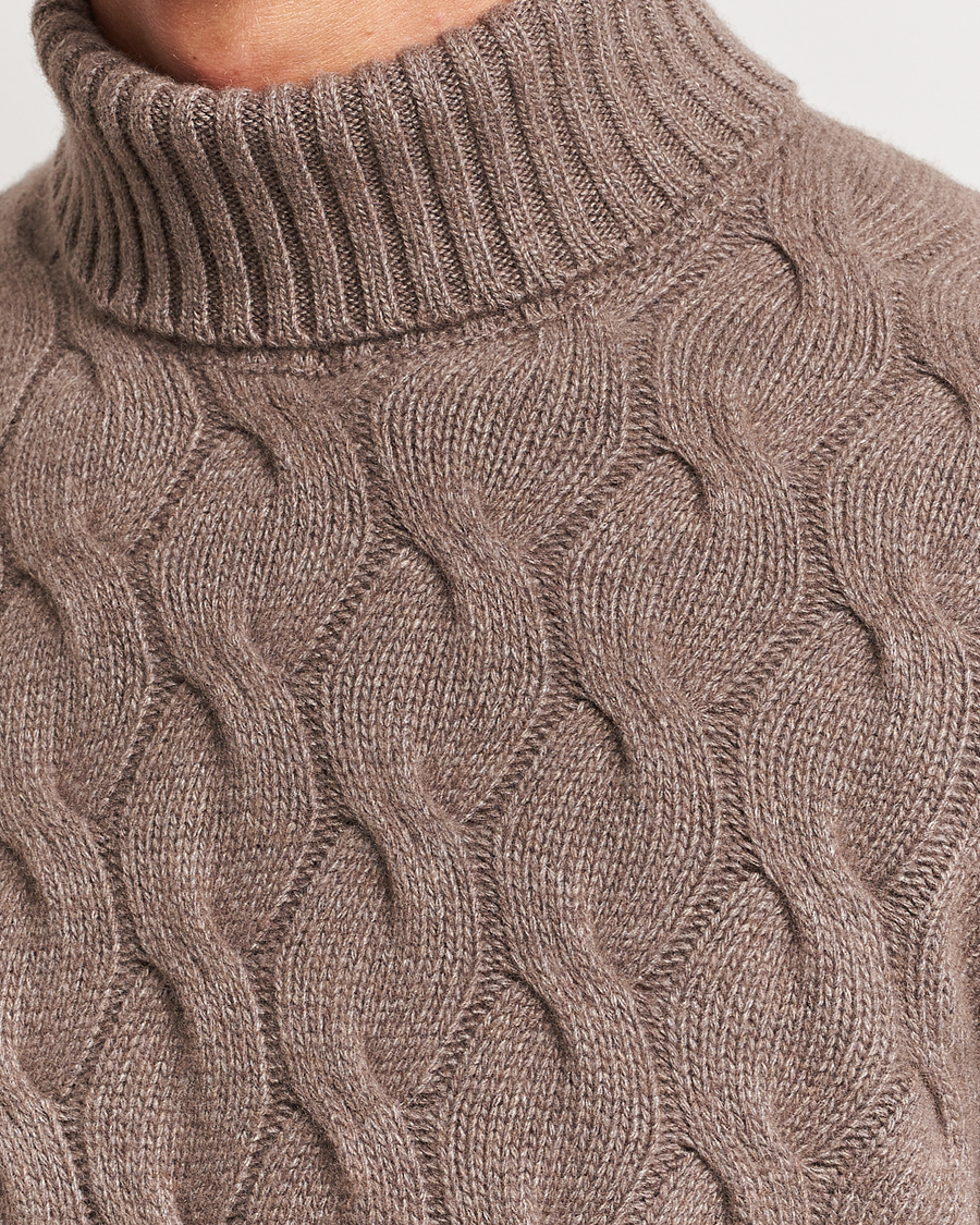 Men | Sweaters & Knitwear | Oscar Jacobson | Seth Heavy Knitted Wool/Cashmere Cable Rollneck Brown